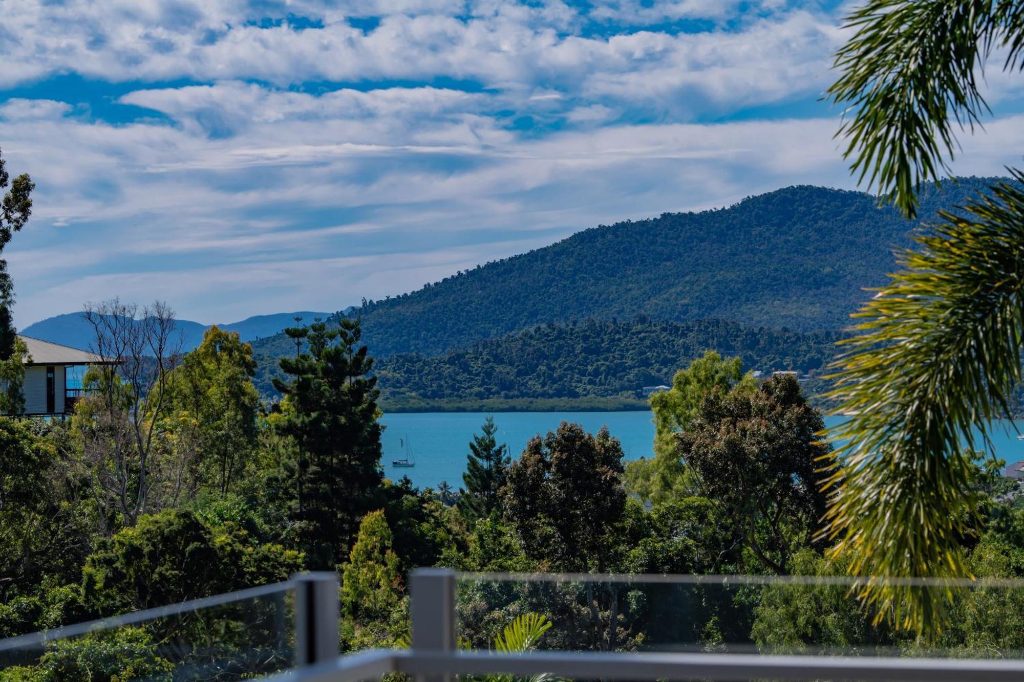 Airlie Summit Apartments Airlie Beach Esterno foto