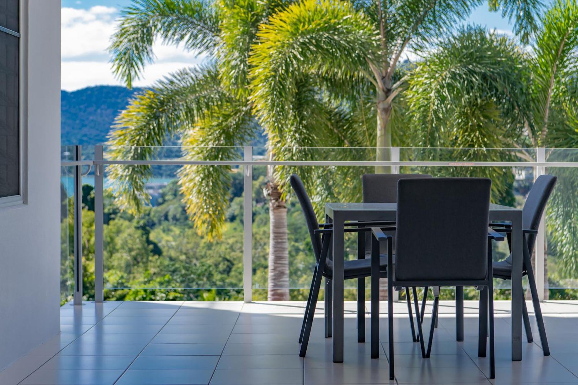 Airlie Summit Apartments Airlie Beach Esterno foto