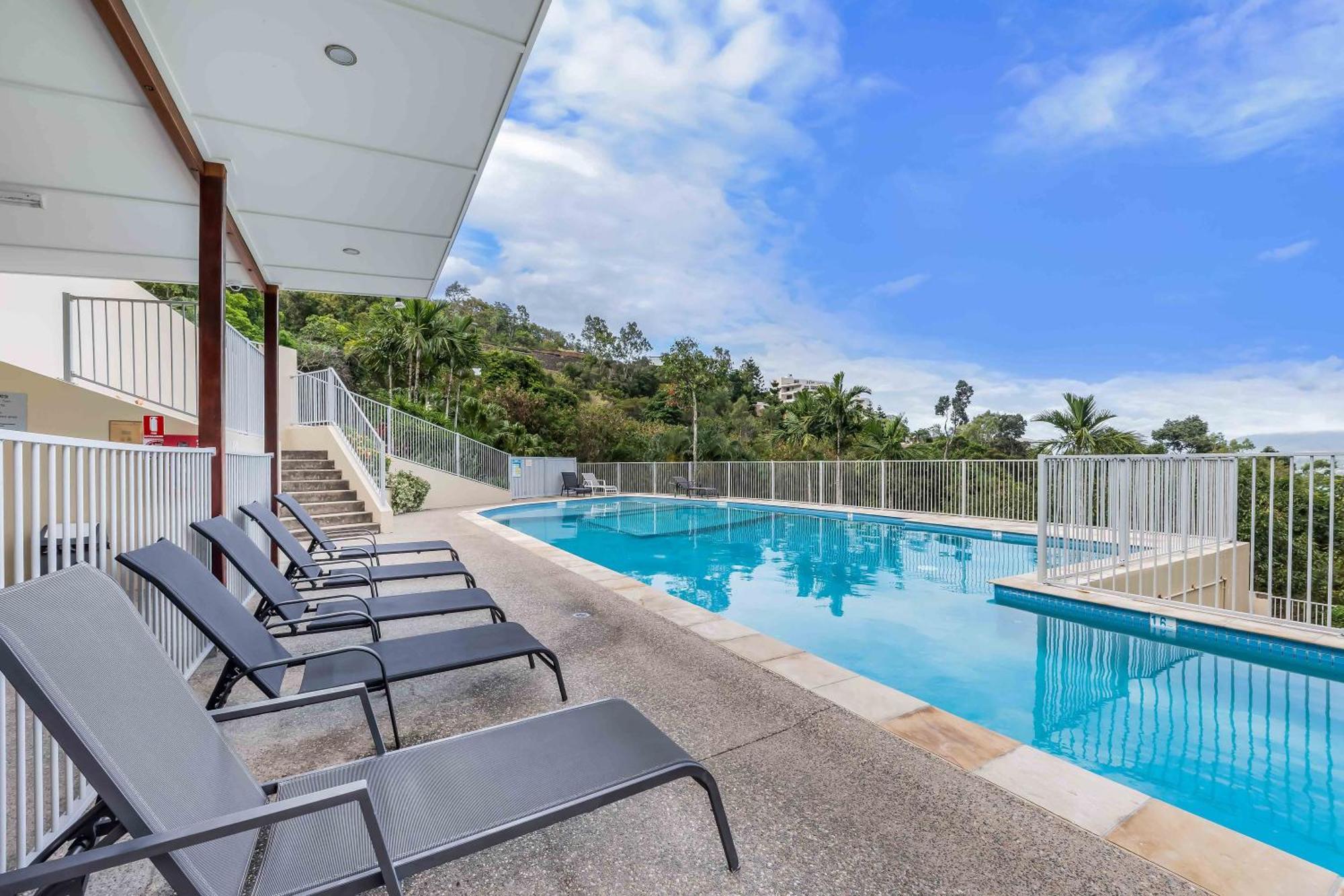 Airlie Summit Apartments Airlie Beach Esterno foto