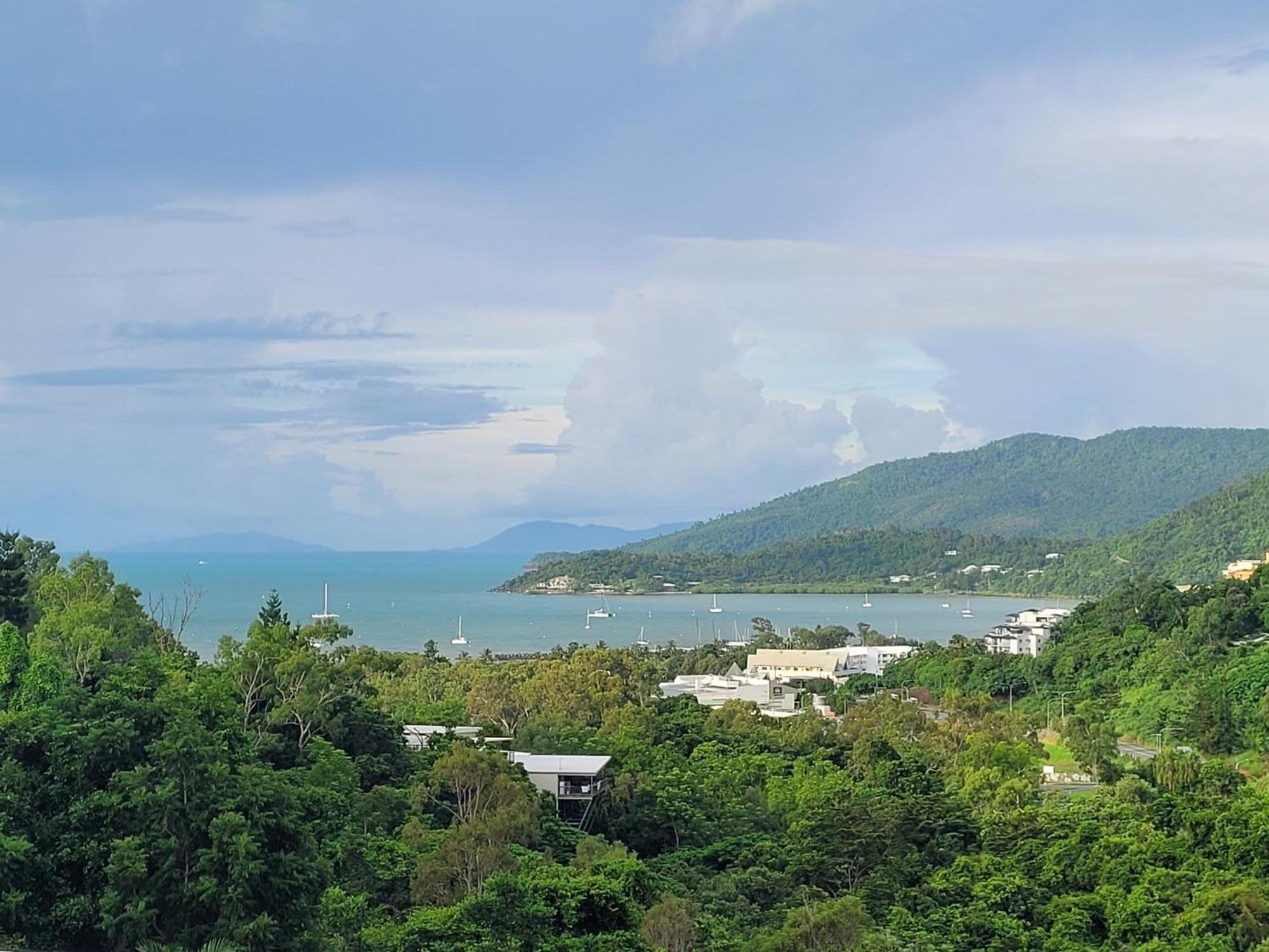 Airlie Summit Apartments Airlie Beach Esterno foto