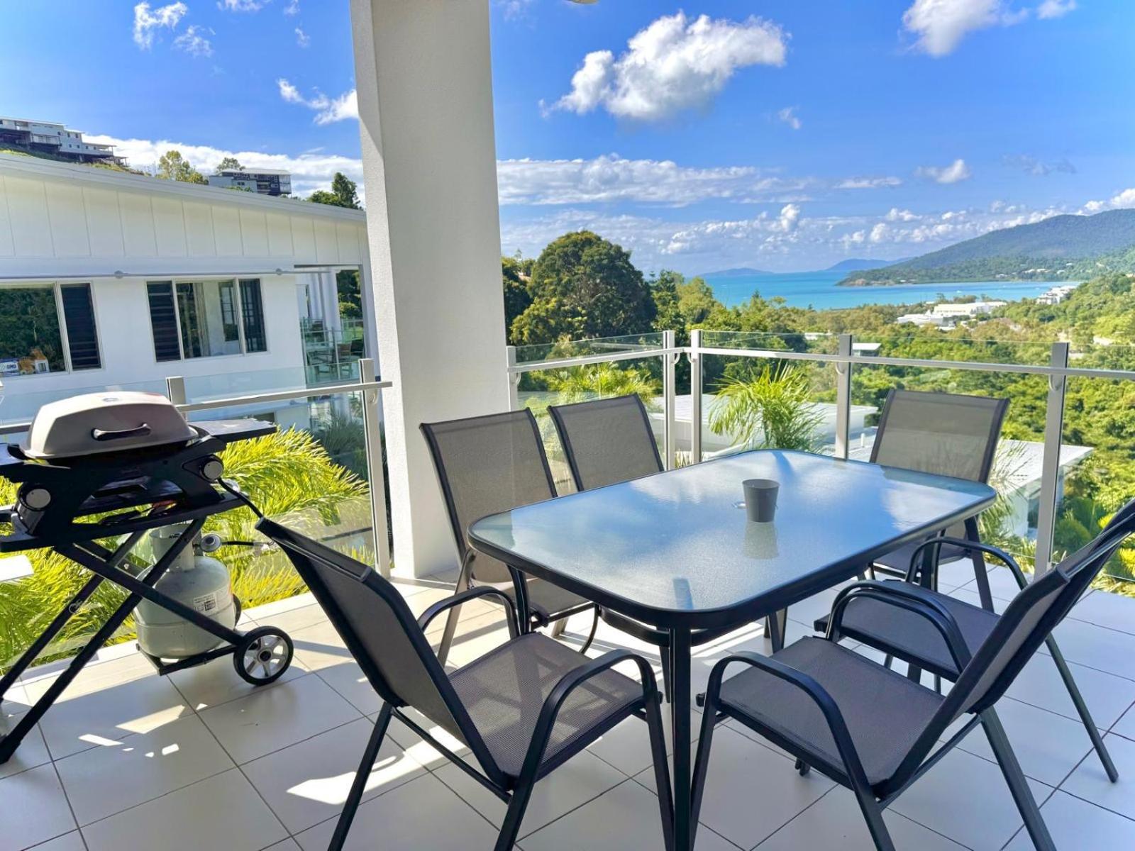 Airlie Summit Apartments Airlie Beach Esterno foto