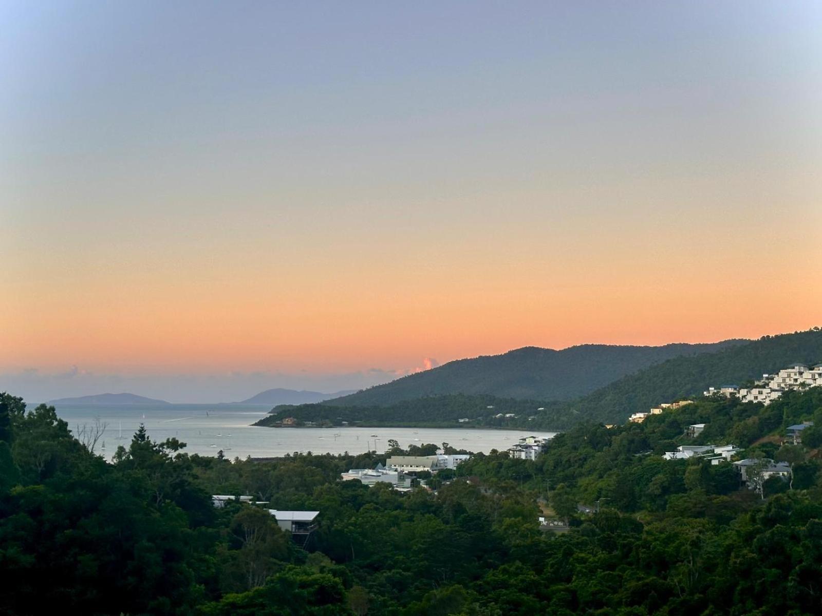 Airlie Summit Apartments Airlie Beach Esterno foto