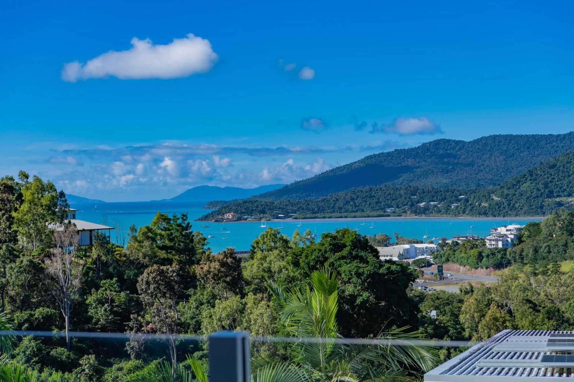 Airlie Summit Apartments Airlie Beach Esterno foto